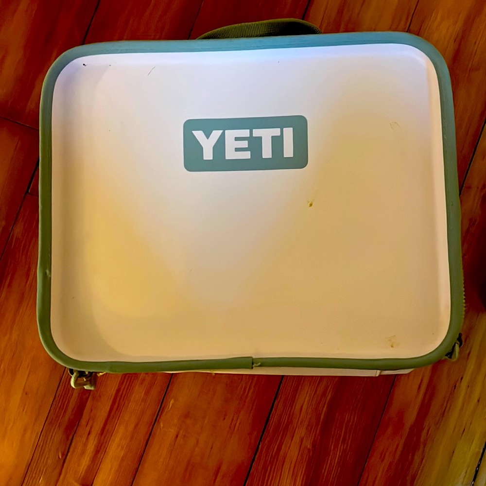 Pink yeti lunchbox
